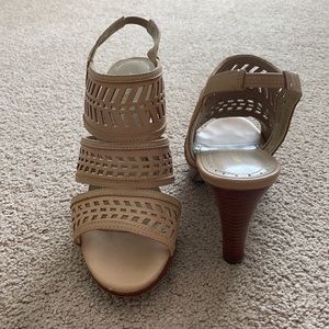 Adrienne Vittadini nude heels